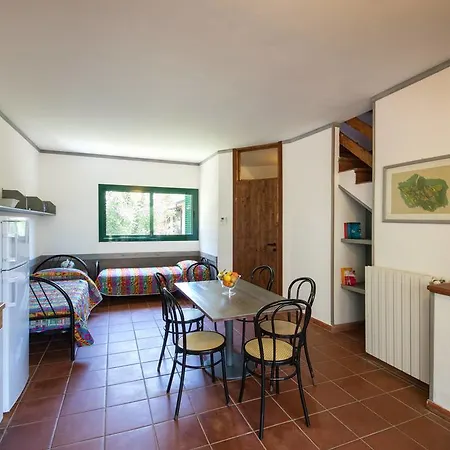Il Borgo Centro Vacanze 3* グアルディスタッロ